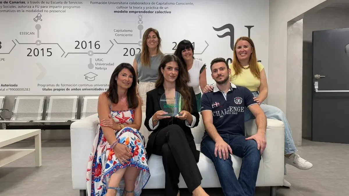 Equipo de Formación Universitaria con el Premio MEES 2025 al Proyecto Bienestar y Salud Corporativa 5.0