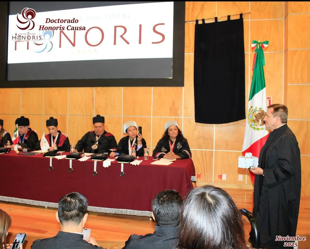 Ceremonia de investidura de Ignacio Campoy como Doctor Honoris Causa en la Ciudad Universitaria de México, noviembre de 2025
